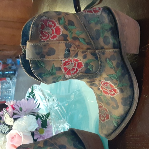 Leather cowgirl boots - Picture 2 of 6